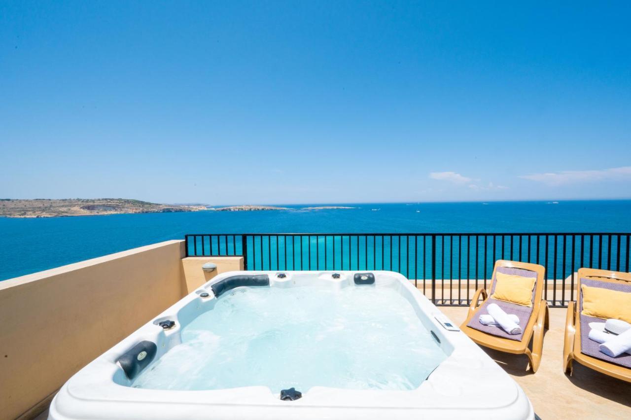 Islet Promenade Seafront Penthouse With Breathtaking Seaviews And Private Hot Tub On The Large Terrace By Getawaysmalta Διαμέρισμα Σεντ Πόλς Μπέι Εξωτερικό φωτογραφία