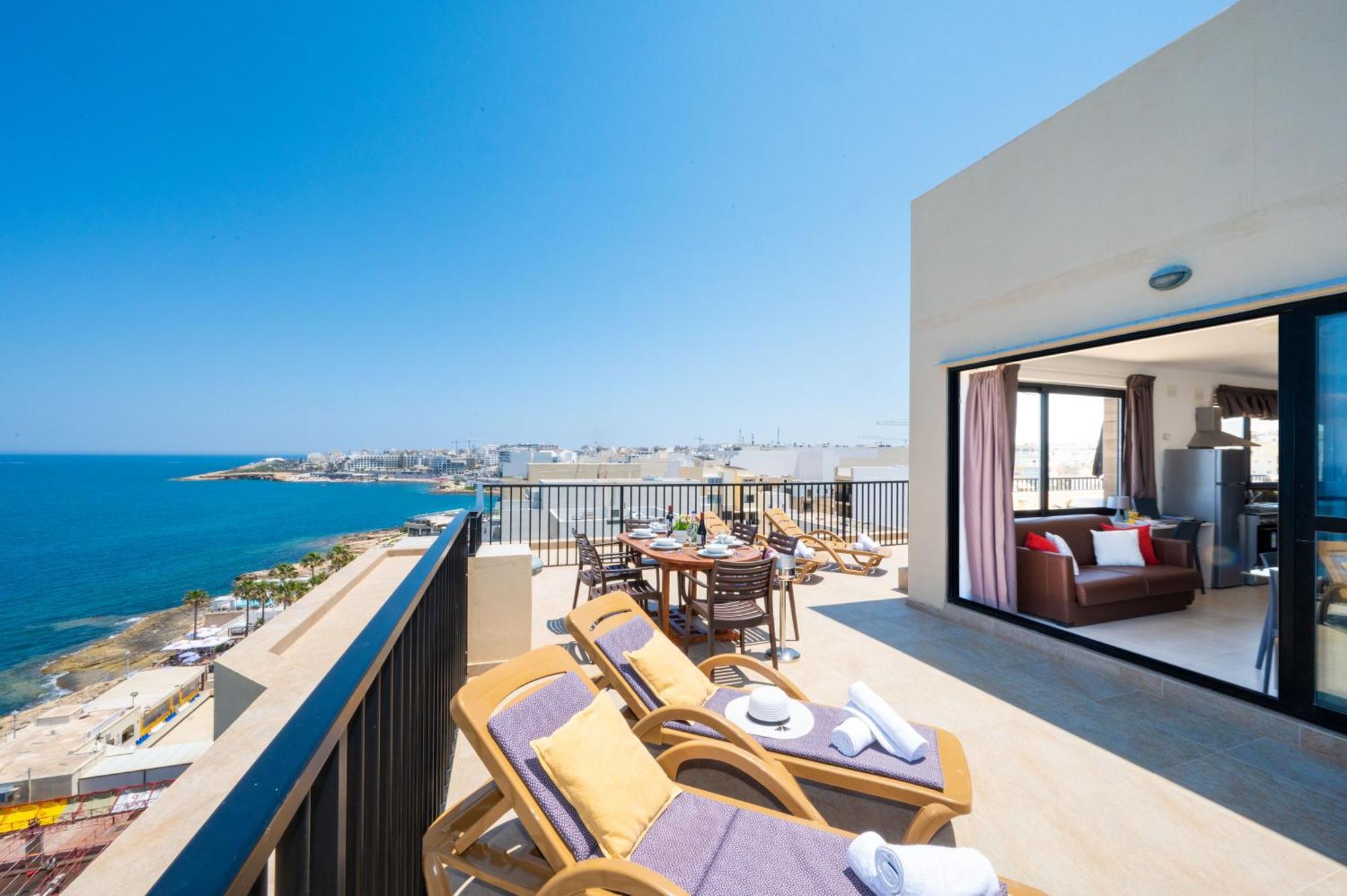 Islet Promenade Seafront Penthouse With Breathtaking Seaviews And Private Hot Tub On The Large Terrace By Getawaysmalta Διαμέρισμα Σεντ Πόλς Μπέι Εξωτερικό φωτογραφία