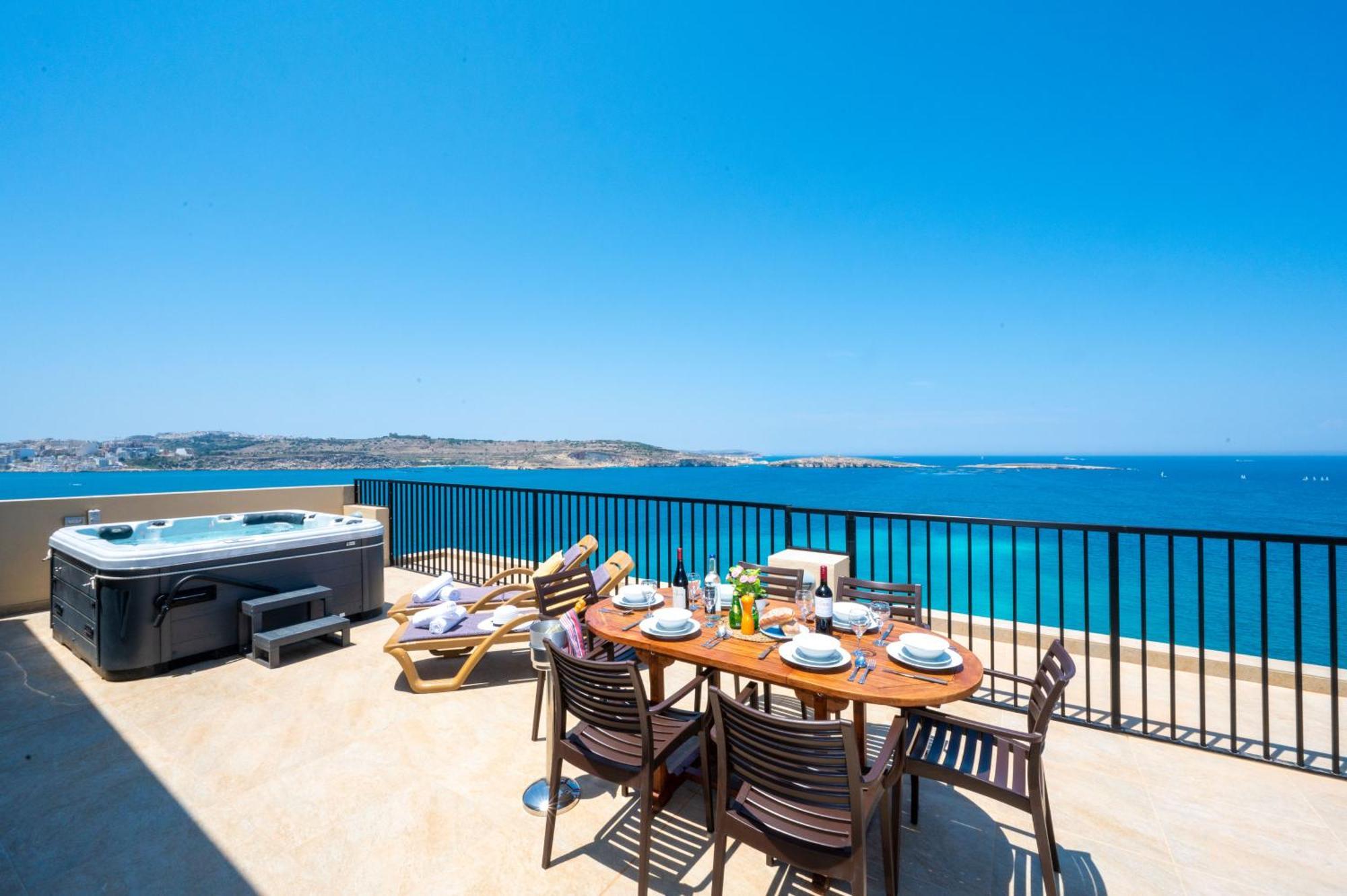 Islet Promenade Seafront Penthouse With Breathtaking Seaviews And Private Hot Tub On The Large Terrace By Getawaysmalta Διαμέρισμα Σεντ Πόλς Μπέι Εξωτερικό φωτογραφία