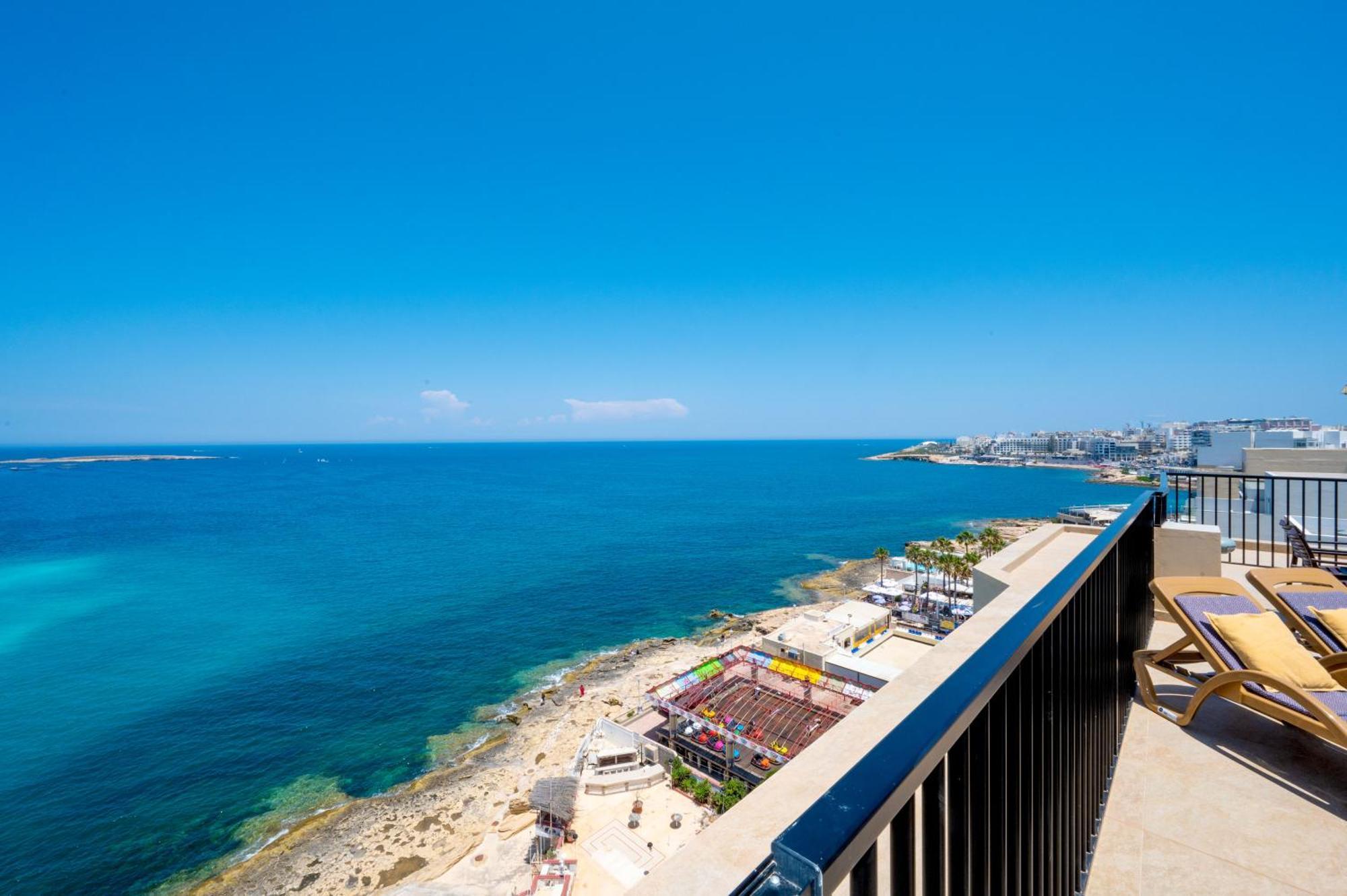 Islet Promenade Seafront Penthouse With Breathtaking Seaviews And Private Hot Tub On The Large Terrace By Getawaysmalta Διαμέρισμα Σεντ Πόλς Μπέι Εξωτερικό φωτογραφία
