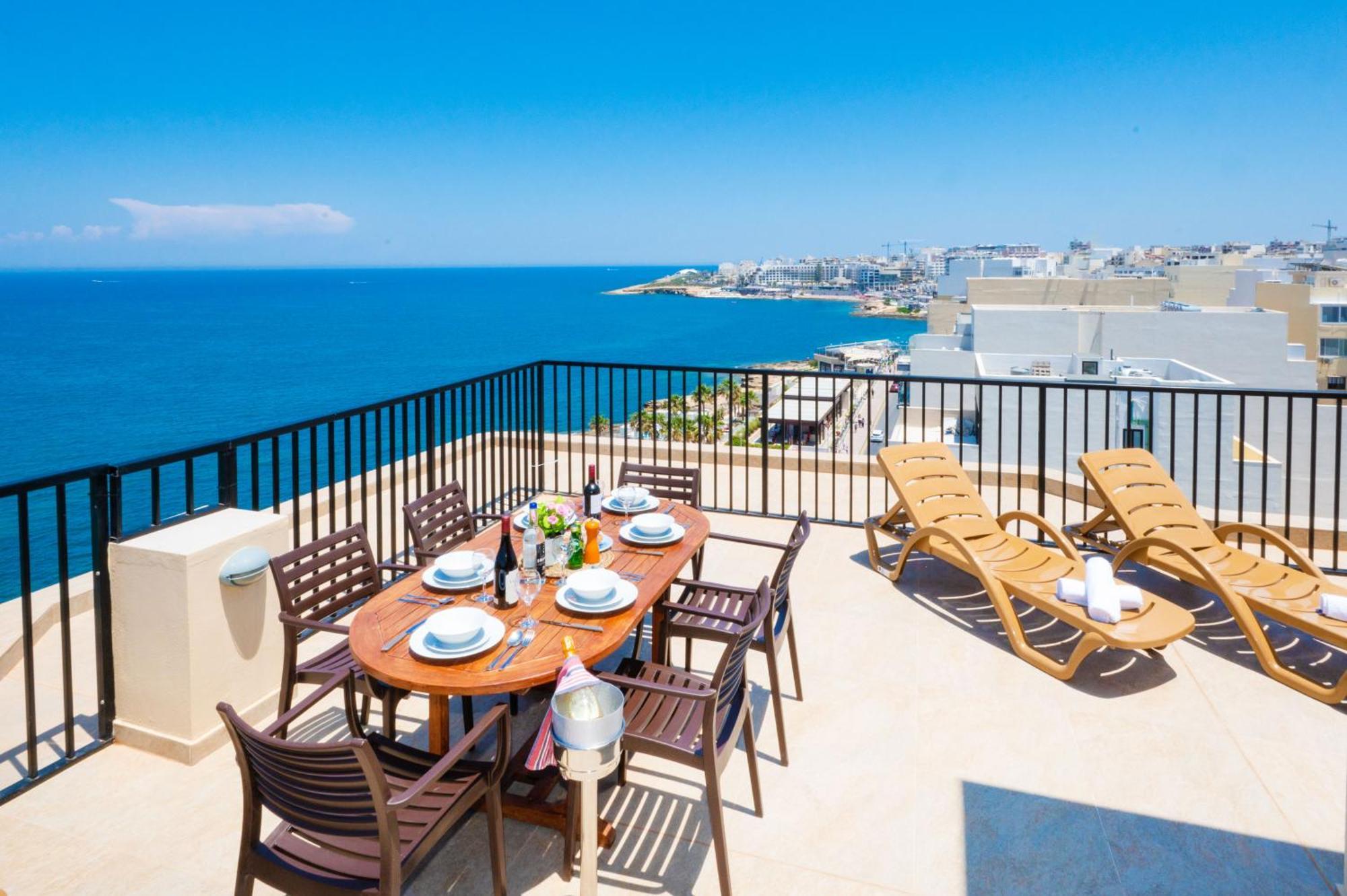 Islet Promenade Seafront Penthouse With Breathtaking Seaviews And Private Hot Tub On The Large Terrace By Getawaysmalta Διαμέρισμα Σεντ Πόλς Μπέι Εξωτερικό φωτογραφία