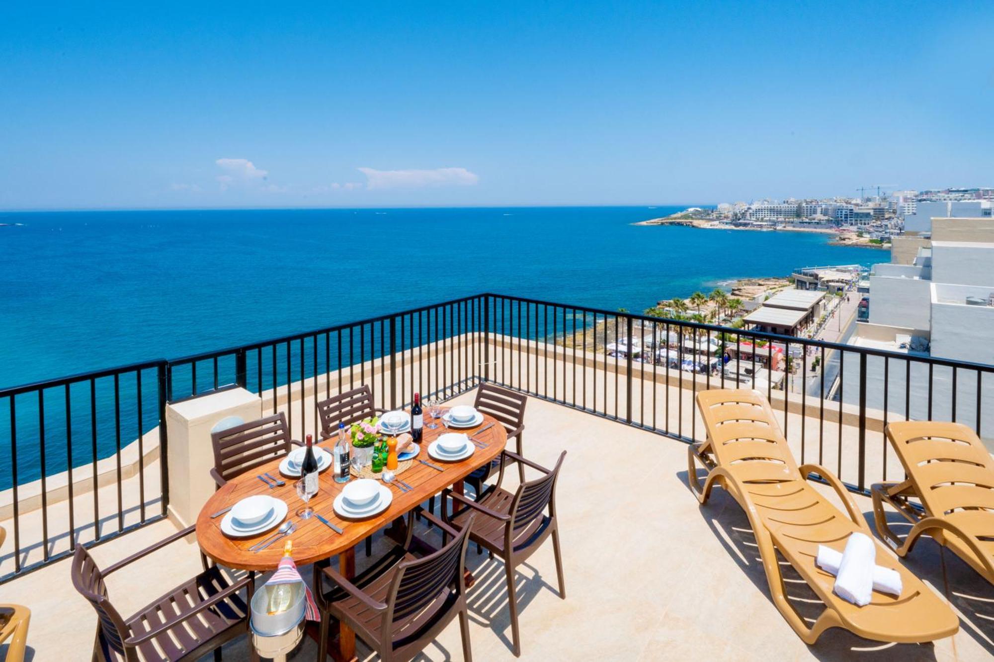 Islet Promenade Seafront Penthouse With Breathtaking Seaviews And Private Hot Tub On The Large Terrace By Getawaysmalta Διαμέρισμα Σεντ Πόλς Μπέι Εξωτερικό φωτογραφία