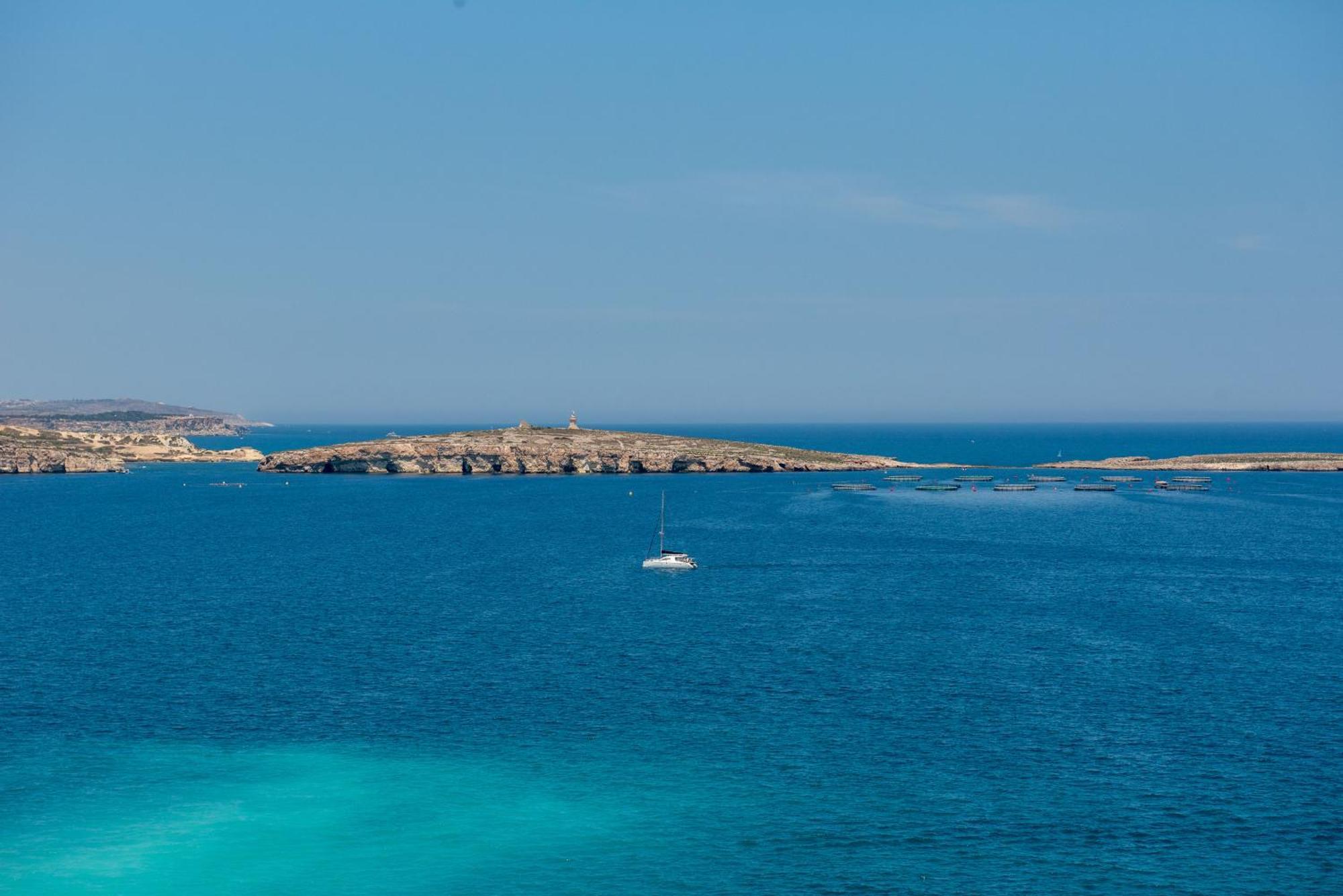 Islet Promenade Seafront Penthouse With Breathtaking Seaviews And Private Hot Tub On The Large Terrace By Getawaysmalta Διαμέρισμα Σεντ Πόλς Μπέι Εξωτερικό φωτογραφία