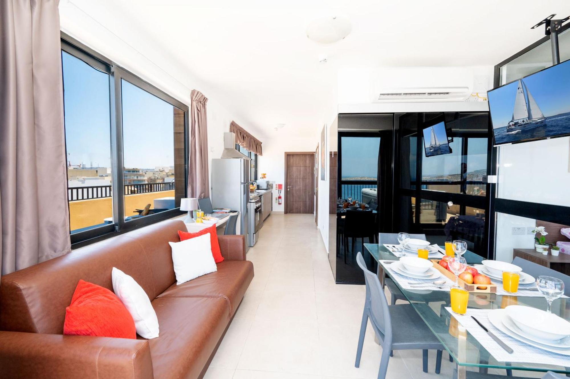 Islet Promenade Seafront Penthouse With Breathtaking Seaviews And Private Hot Tub On The Large Terrace By Getawaysmalta Διαμέρισμα Σεντ Πόλς Μπέι Εξωτερικό φωτογραφία