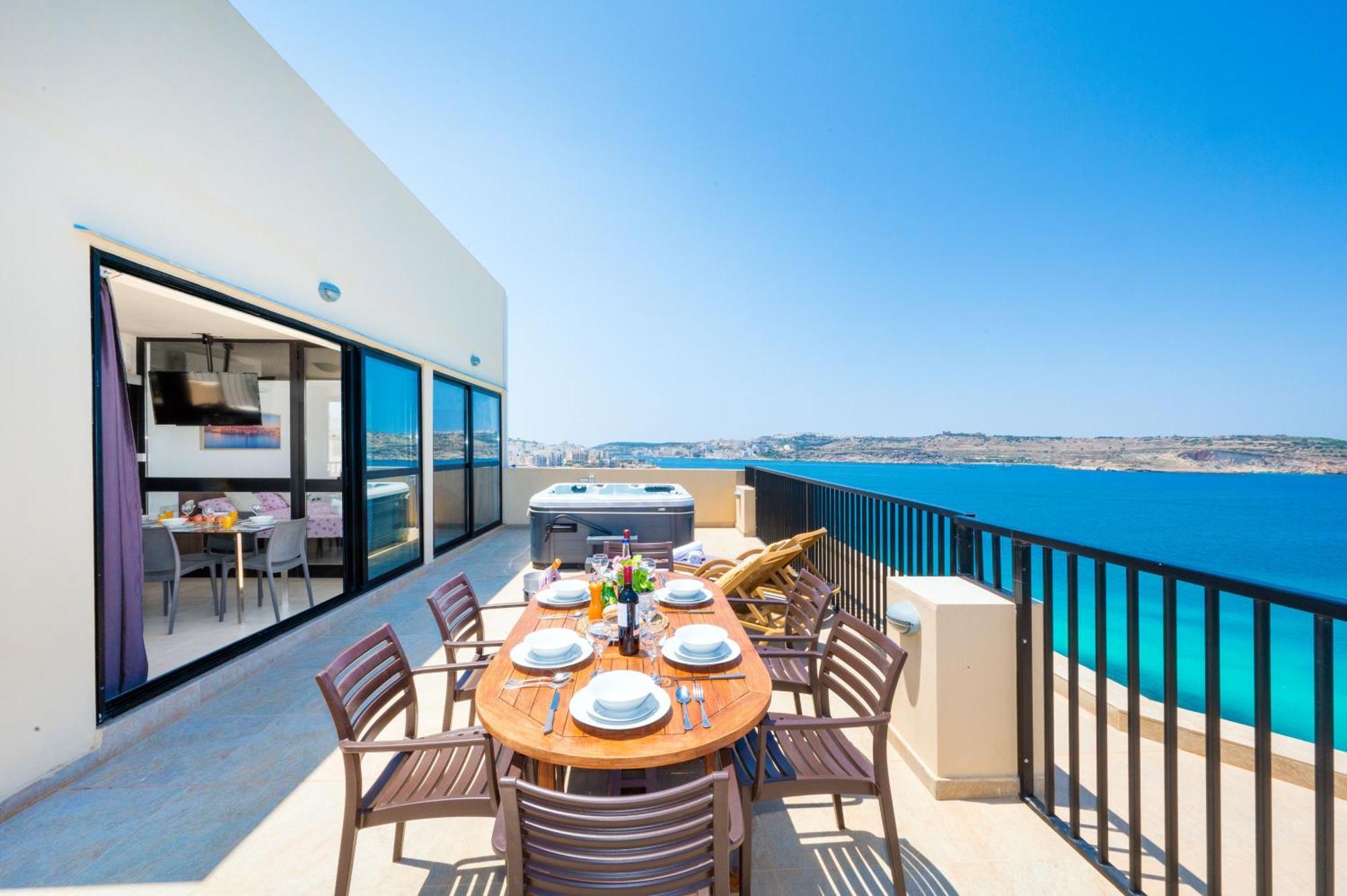 Islet Promenade Seafront Penthouse With Breathtaking Seaviews And Private Hot Tub On The Large Terrace By Getawaysmalta Διαμέρισμα Σεντ Πόλς Μπέι Εξωτερικό φωτογραφία