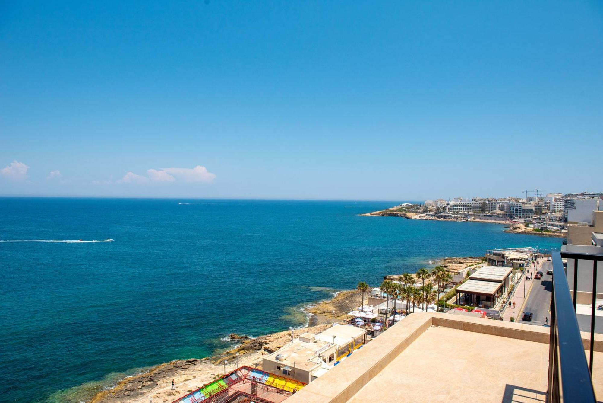 Islet Promenade Seafront Penthouse With Breathtaking Seaviews And Private Hot Tub On The Large Terrace By Getawaysmalta Διαμέρισμα Σεντ Πόλς Μπέι Εξωτερικό φωτογραφία