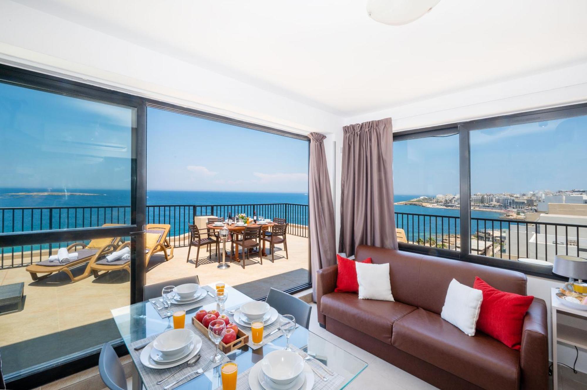 Islet Promenade Seafront Penthouse With Breathtaking Seaviews And Private Hot Tub On The Large Terrace By Getawaysmalta Διαμέρισμα Σεντ Πόλς Μπέι Εξωτερικό φωτογραφία