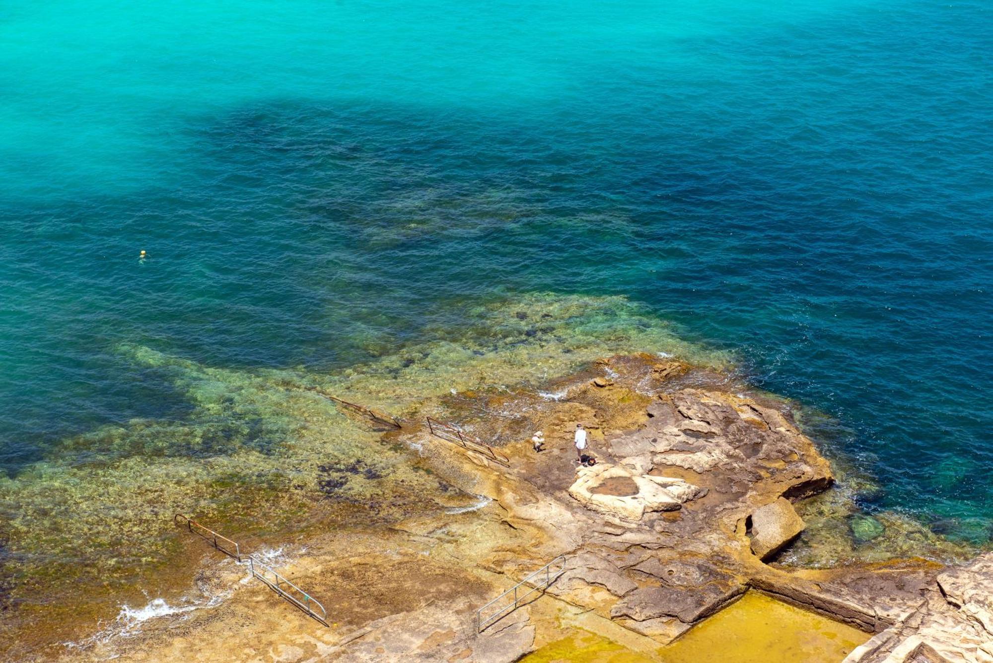 Islet Promenade Seafront Penthouse With Breathtaking Seaviews And Private Hot Tub On The Large Terrace By Getawaysmalta Διαμέρισμα Σεντ Πόλς Μπέι Εξωτερικό φωτογραφία