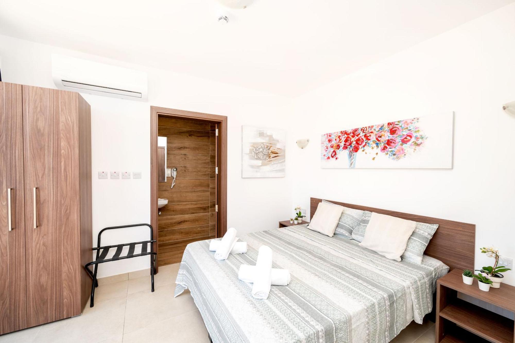 Islet Promenade Seafront Penthouse With Breathtaking Seaviews And Private Hot Tub On The Large Terrace By Getawaysmalta Διαμέρισμα Σεντ Πόλς Μπέι Εξωτερικό φωτογραφία
